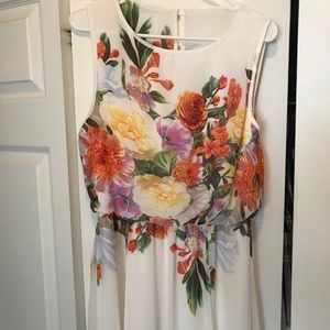 Lovely Dress with floral patterns by Bisou Bisou